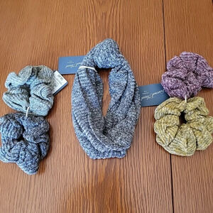Universal Thread Hair Accessories NWT‎ 3 Piece Bundle Hair Scrunchies & Headwrap